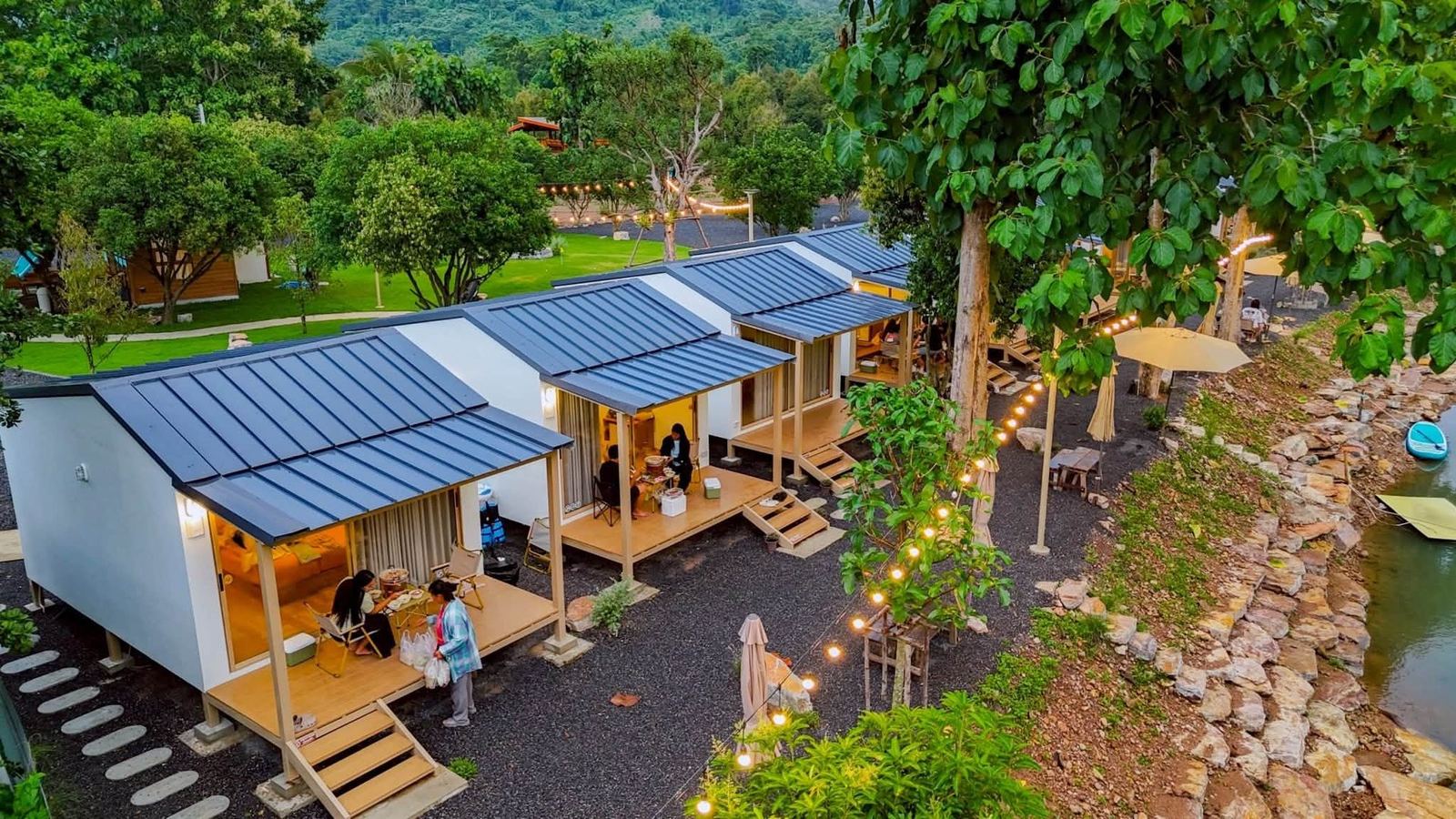 บ้านพักริมธาร